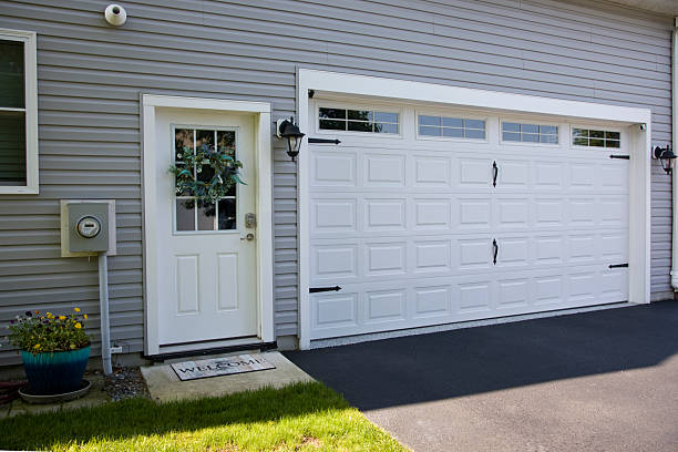 24/7 Emergency Garage Door Panel Replacement experts in Warren, IN